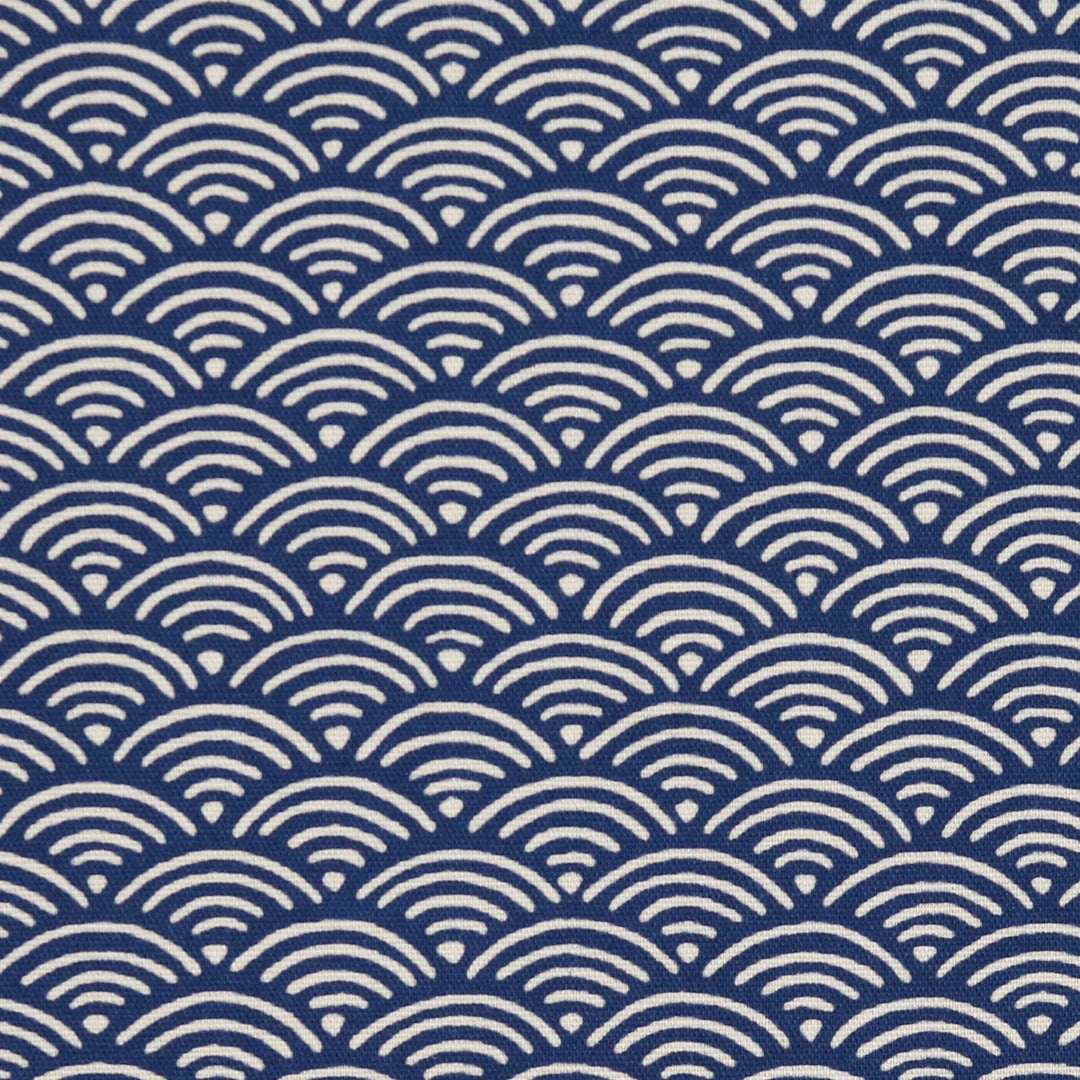 Japanischer Stoff in Indigo Blau mit Wellen Muster (Seigaha)